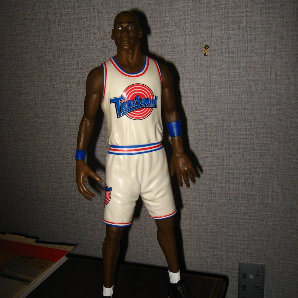 michael jordan tune squad shoes